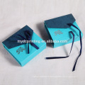 Boîte de papier de boîte à bijoux de papier de conception simple avec fermeture de ruban